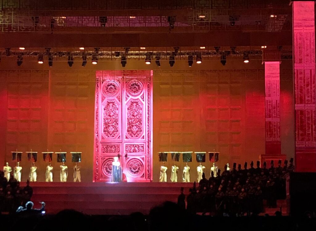 O renomado baixo Luiz-Ottavio Faria interpreta rei na ópera "Turandot de Puccini", que está em cartaz em Seul, na Coreia do Sul