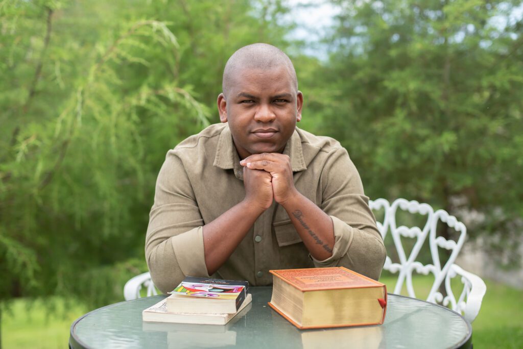 O protagonista-narrador de Uma Negra Comédia permanece sem nome do início ao fim