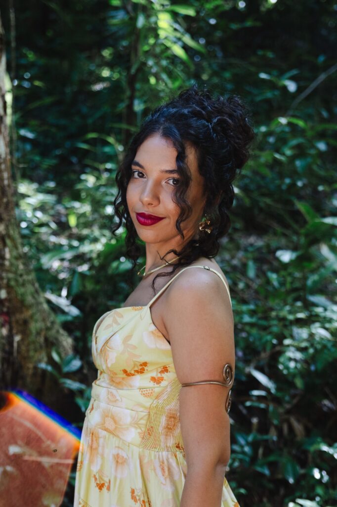Aos 25 anos, jovem da Chapada Diamantina lança 1º álbum: Mirceia costura afetos e ritmos brasileiros