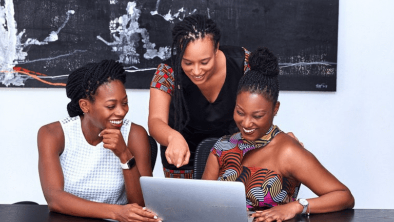 O Afrovantagem é um programa inovador e gratuito de educação financeira afrocentrada, desenvolvido pelo iBlack