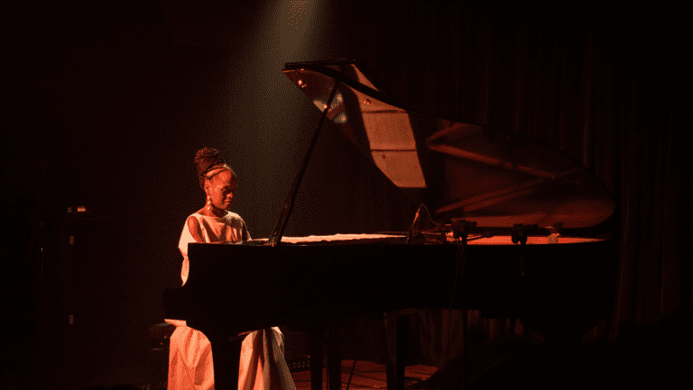 Inspirado na trajetória de uma das figuras mais significativas da música brasileira, o recital cênico “Chiquinha Gonzaga: eu quero passar”