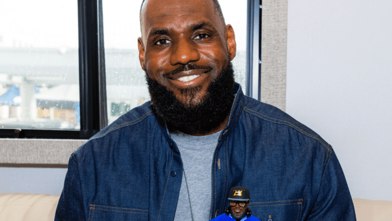  LeBron James é o primeiro homem atleta profissional real a se transformar em Ken