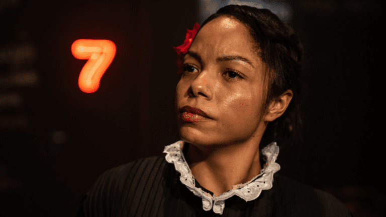 O Sesc Copacabana recebe até o dia 6 de abril, o espetáculo Jacinta - Você Só Morre Quando Dizem Seu Nome Pela Última Vez