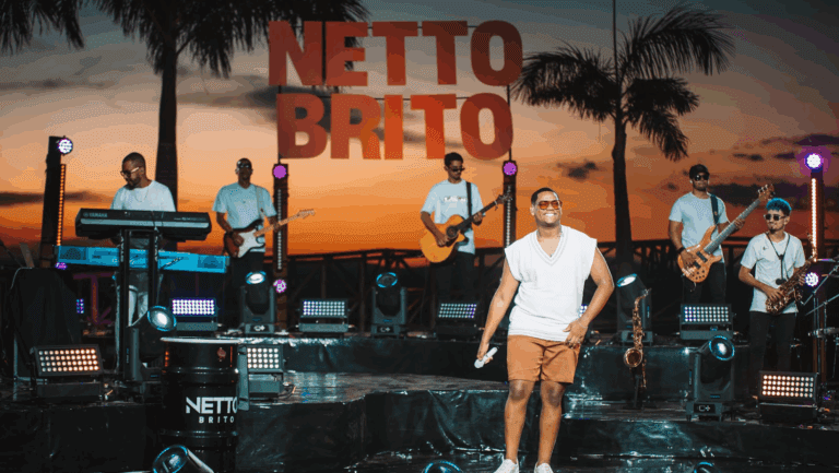Netto Brito, cantor baiano e uma das grandes apostas da nova geração da música nacional, acaba de lançar seu mais novo trabalho: o audiovisual “Pra Encher e Derramar 5.0”.