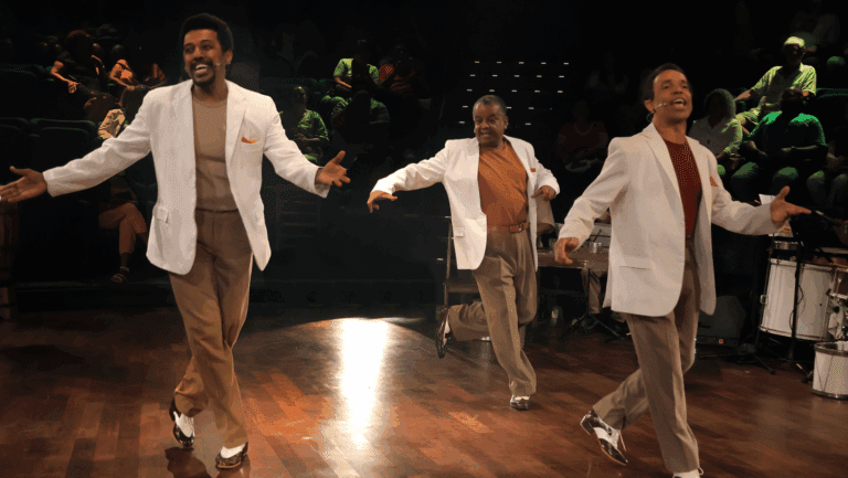 Um espetáculo para saudar um dos grandes nomes da música brasileira. Assim é o musical “Ismael Silva: Professor Samba’', uma homenagem ao ilustre Ismael Silva (14/09/1905 −14/03/1978), sambista carioca e um dos fundadores da que é considerada a primeira escola de samba, a “Deixa Falar”, que anos depois se tornaria a aclamada Estácio de Sá.