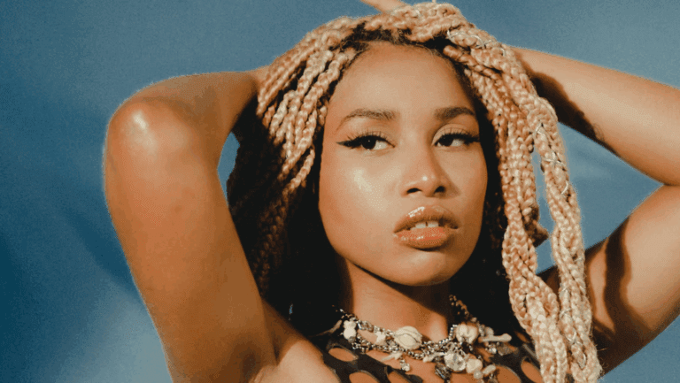 Após quase dois anos sem lançar um álbum solo, a rapper e compositora Ebony retorna com um trabalho que marca nova fase na carreira: mais pessoal, introspectiva e corajosa