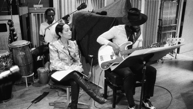 Samantha Schmütz lança o single “Samba Canção” junto a Adrian Younge