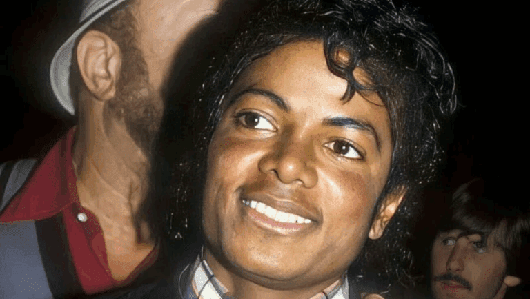 Filme biográfico sobre Michael Jackson ganha filmagens adicionais e pode ser dividido em duas partes