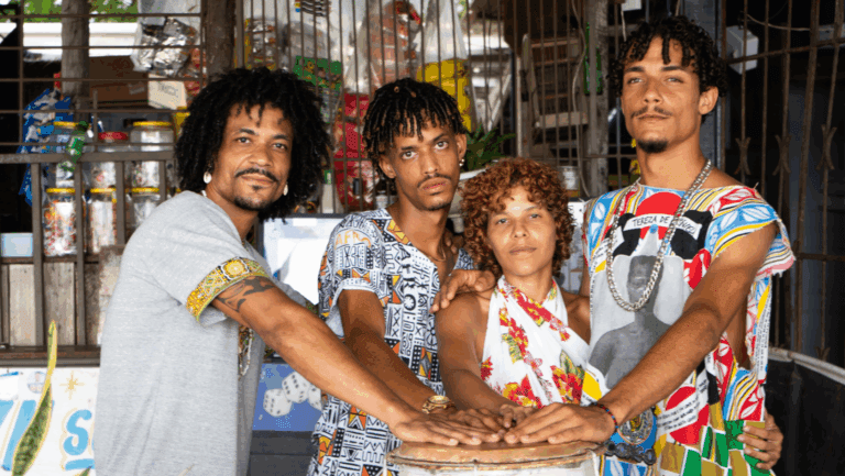 Das ruas do Subúrbio de Salvador, banda Guias Cegos lança EP que mistura denúncia social e poesia