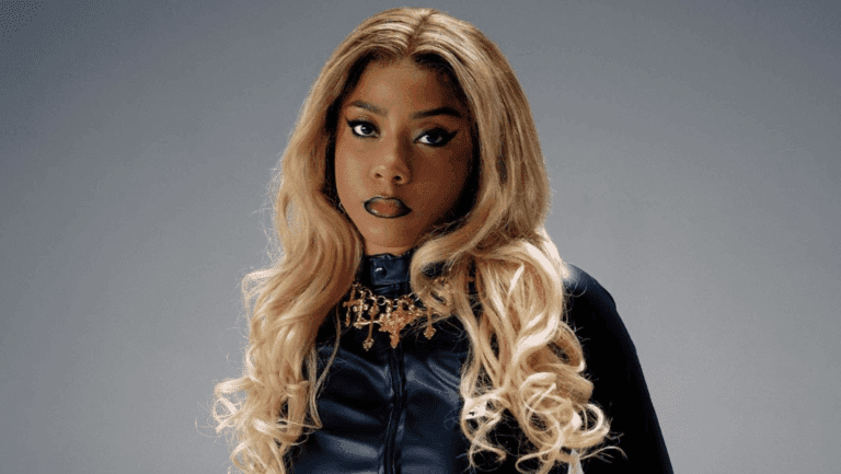 Ajuliacosta fará o show de encerramento do Women's Music Event no próximo domingo