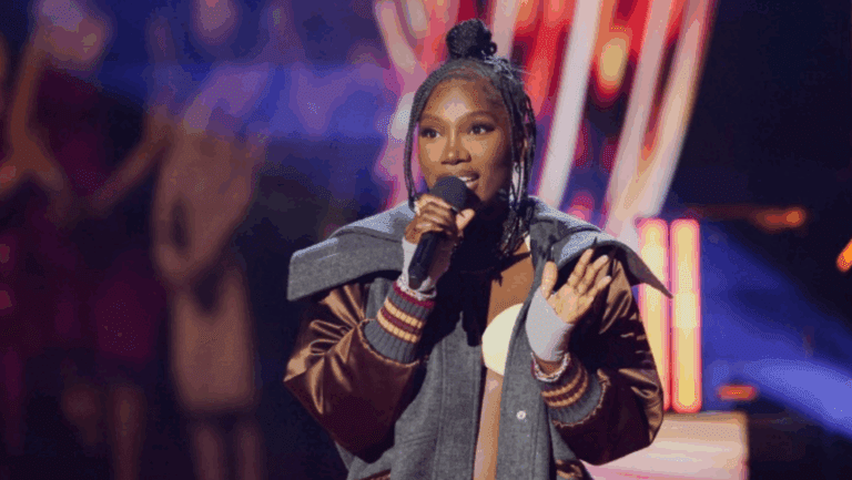 Doechii usa espaço no BET Awards 2025 para criticar ações de Trump contra imigrantes