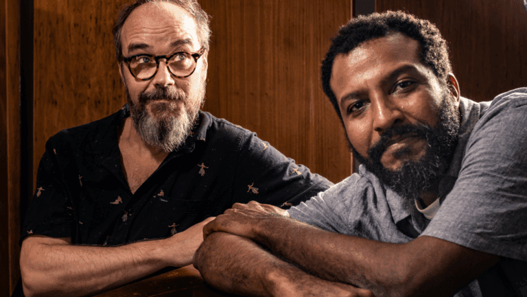 Após participarem de '3%' e 'Cangaço Novo' produtora Submarino Fantástico assina a trilha de “Mal Me Quer”, da Warner Bros.