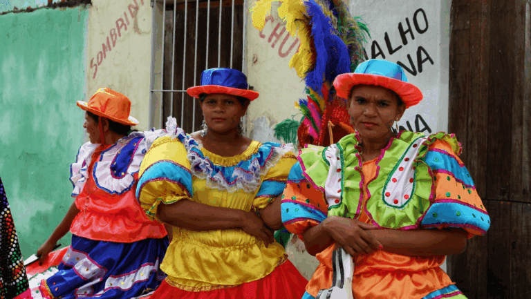 Entre os dias 7 de junho e 31 de agosto de 2025, o Centro Cultural Sesi São José do Rio Preto apresenta gratuitamente a exposição Maracatu Rural - A Magia dos Canaviais