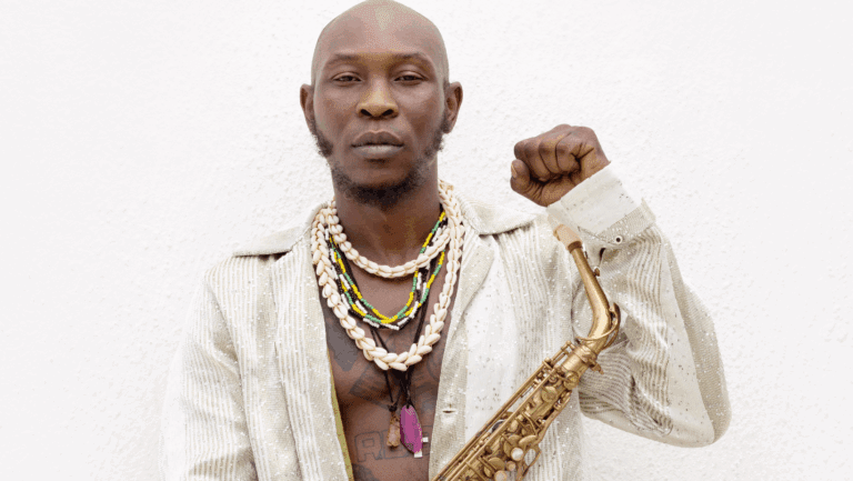Filho de Fela Kuti, Seun Kuti chega ao Brasil em outubro para turnê de disco produzido por Lenny Kravitz