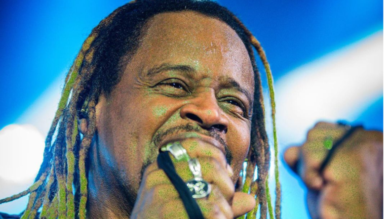 O cantor Toni Garrido, ex-vocalista do Cidade Negra, vai fazer um show especial em homenagem ao Dia das Mães na capital baiana. O evento será gratuito e acontece neste sábado (11), às 19h, no Salvador Norte Shopping, em São Cristóvão.