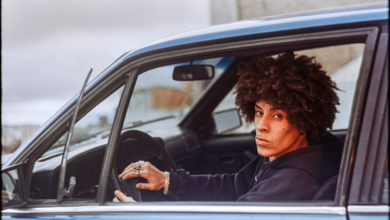 O rapper Magrão, conhecido principalmente por sua trajetória nas batalhas de rima de São Paulo, lança no dia 09 de julho a mixtape "Novset". O título é uma combinação criativa que remete ao ano de nascimento do artista, 1997, e também significa "conjunto de novidades" em francês.