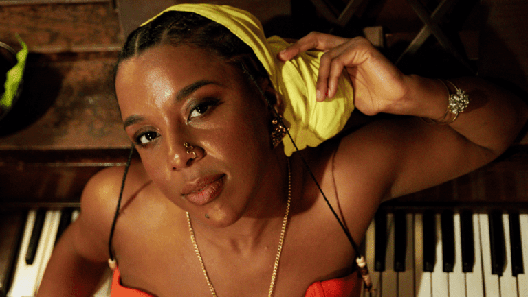 Lílian Rocha lança single duplo as canções “O Perfume do Caju” e “Cumbuca”, faixas com participações de Bia Doxum e Josyara