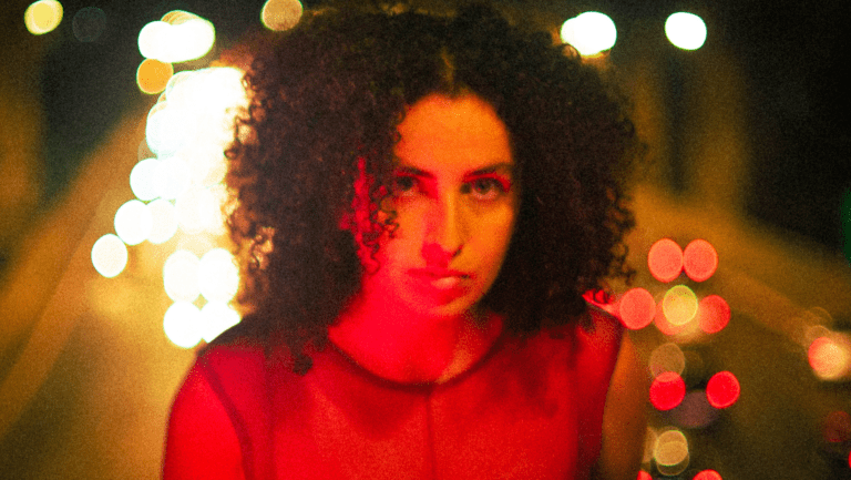 Dora Morelenbaum apresenta "Essa Confusão", segundo single de seu primeiro álbum-solo