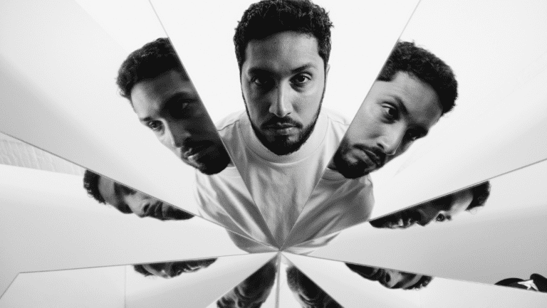Como uma carta aberta ao público, o último álbum de Rashid eleva a conexão entre o rapper, letrista, pensador e multi artista paulistano com os fãs