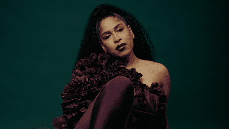 A pluralidade e o legado da força feminina, da cultura hip hop e da música da diáspora negra será celebrada na máxima potência no primeiro show solo da cantora Drik Barbosa em um dos maiores festivais de música do país, o Lollapalooza Brasil