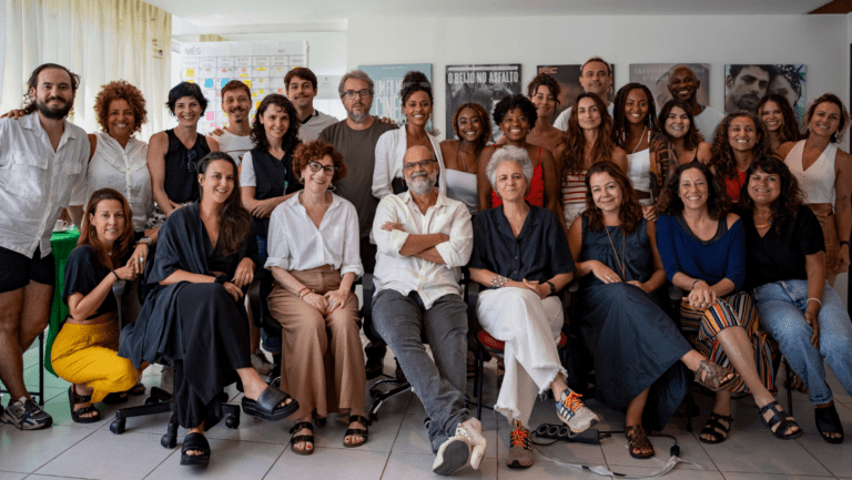 Pele de Rinoceronte”, longa-metragem com direção de Marcello Ludwig Maia, começa suas filmagens, no Rio de Janeiro,