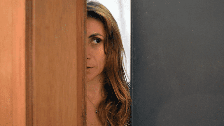 Em cartaz até 21 de Março, no Espaço Cênico do Sesc Pompeia, o espetáculo "Nora e a Porta", faz uma releitura contemporânea de "Casa de Bonecas"