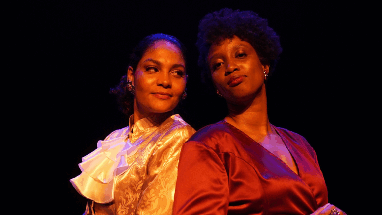 SERVIÇO Teatro Glaucio Gil. Praça Cardeal Arcoverde s/nº, Copacabana. Estreia dia 7 de junho. Até Sáb a seg, às 20h. Ingressos: R$ 60 (inteira) R$ 30 (meia), R$ 20 (vale cultura e passaporte cultural) À venda na bilheteria do teatro (sem taxa de conveniência) Ponto de venda: Teatro Gláucio Gil Funcionamento: Seg a dom, das 16h às 20h Venda online: https://funarj.eleventickets.com/#!/apresentacao/c13f2b75355fd23e8ccddfbb09225615687cf7b5